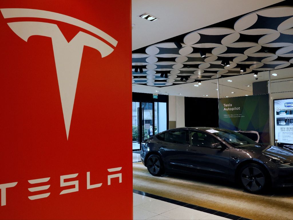 Elon Musk Umumkan Tesla Riilis Mobil Listrik Baru Bernama Robotaxi 8 Agustus 2024