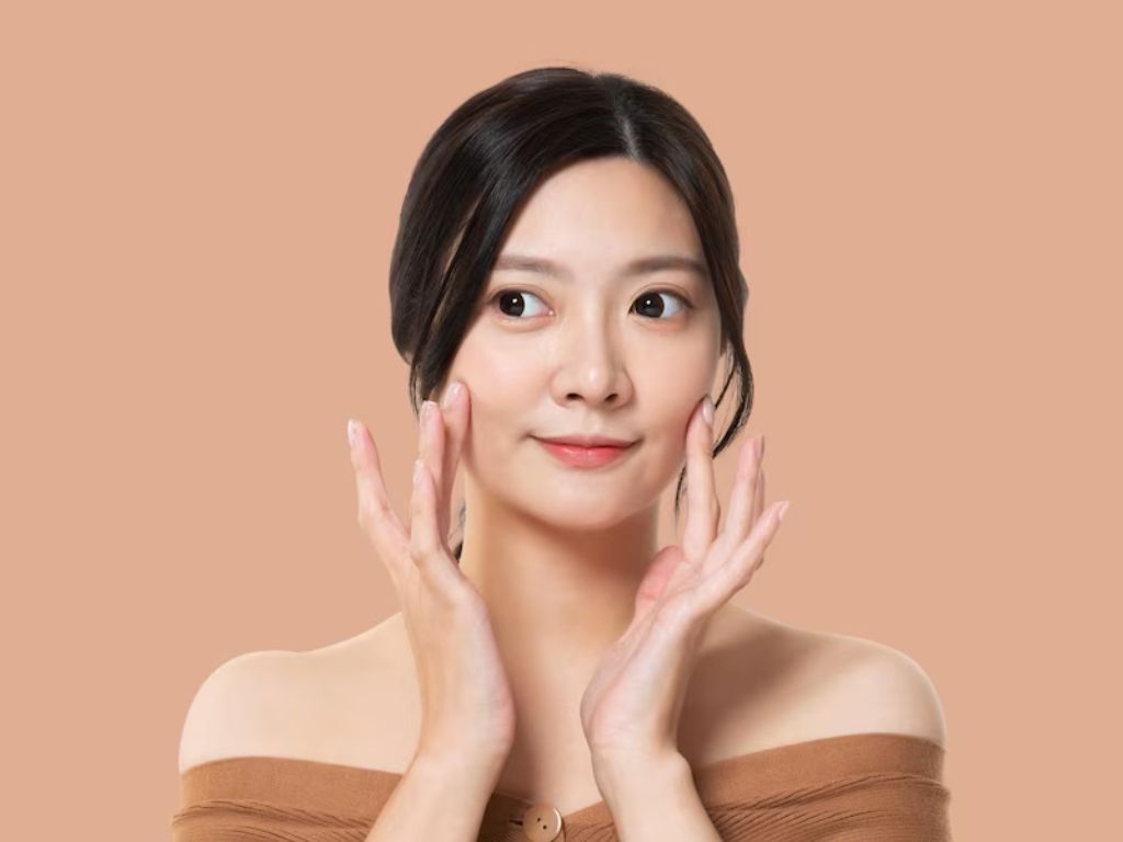 Skincare vs Perawatan Klinik Kecantikan, Lebih Efektif Mana? 
