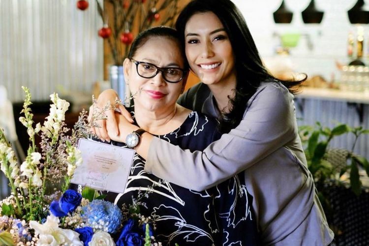 Tyas Mirasih Berduka, Ibunda Tercinta Meninggal Dunia Subuh Tadi