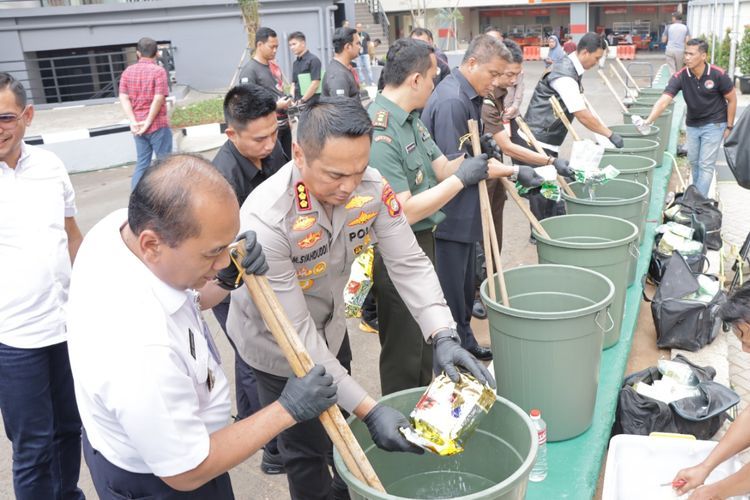 Polres Jakbar Musnahkan Sabu dan Ganja, Bernilai Rp409 Miliar!