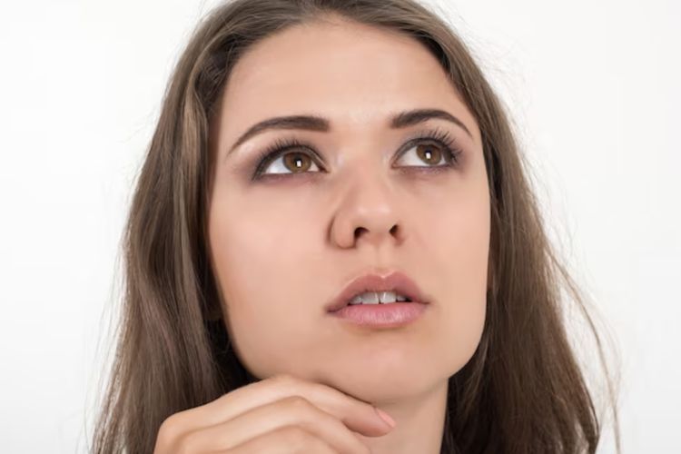 5 Cara Mengatasi Bibir Hitam Secara Alami dan Prosedur Medis 