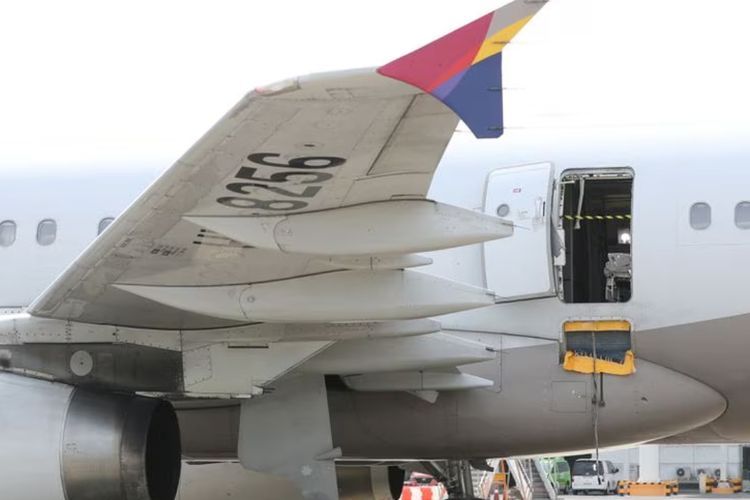 Viral Pintu Asiana Airline Dibuka saat Terbang, Penumpang: Kirain Pesawat Mau Meledak
