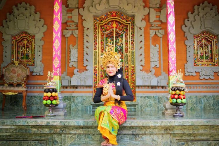 Filosofi Pakaian Adat Bali, Penghormatan Sang Hyang Widhi dan Cerminan Status Sosial