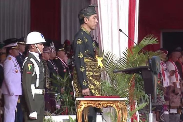 Pakai Baju Adat Kesultanan Deli, Presiden Jokowi Pimpin Upacara Hari Lahir Pancasila