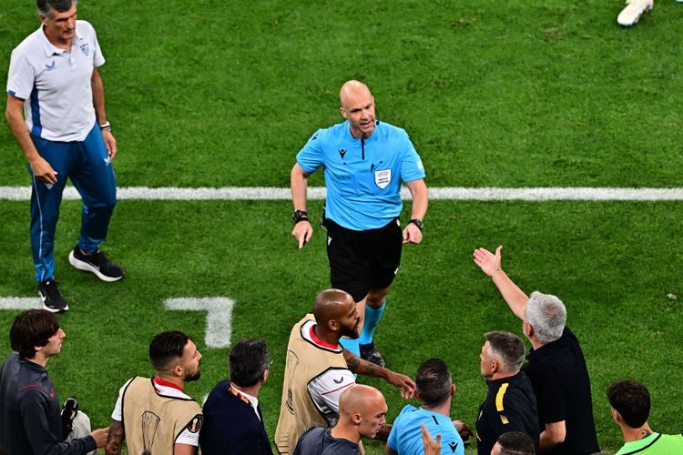 Wasit yang Pimpin Laga Final Liga Europa Dikepung Fans Roma di Bandara: Siap Baku Hantam!