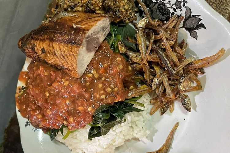 Sambelan Ikan Tongkol Mbak Ju, Kuliner Viral Lokasinya Nyempil di Dalam Pasar
