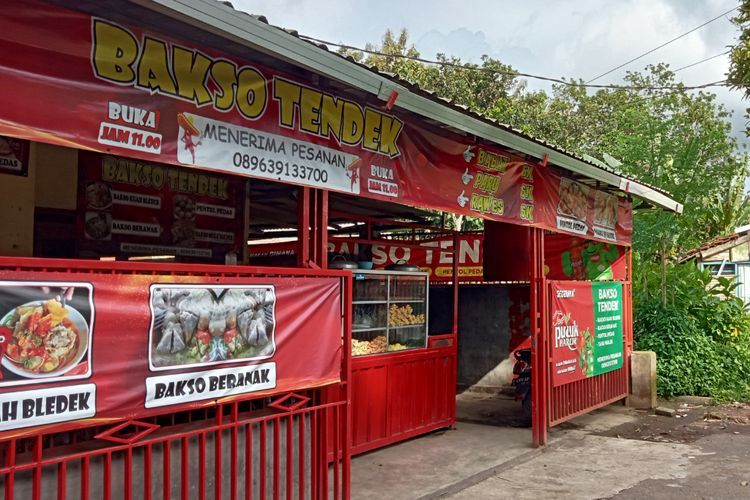 Mencicipi Kelezatan Bakso Tendek Kuah Bledek di Malang, Pedasnya Nampol