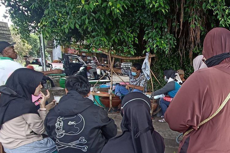 Dawet Ringin Pak Bardi, Buka 4 Jam Langsung Ludes Terjual! Seenak Apa Rasanya?