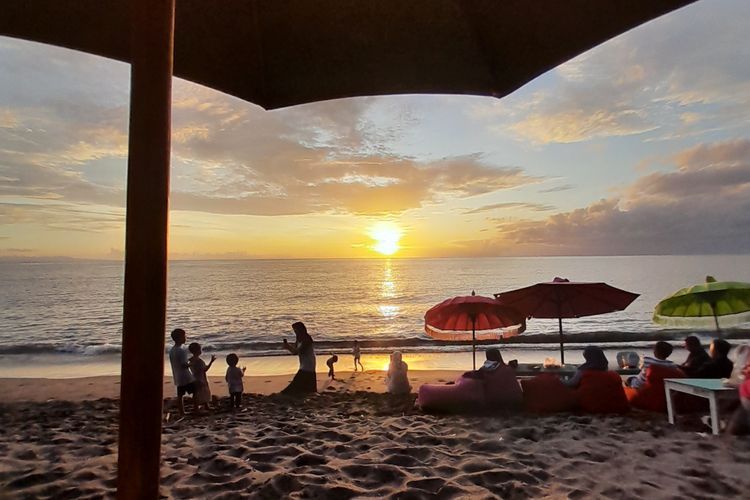 Dulunya Tempat Pembuangan Sampah, Kini Jadi Pantai dengan Sunset Terbaik di Lombok
