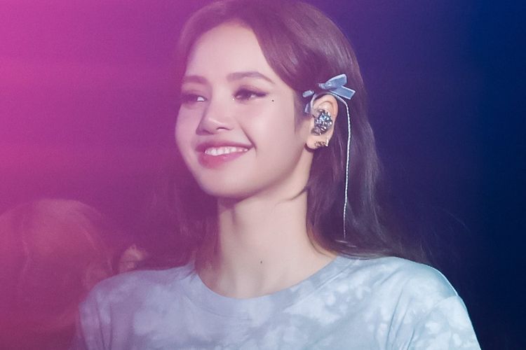 Lisa BLACKPINK Ubah Poni 10 Miliar Won saat Konser di Jepang, Cantiknya Bikin Pangling