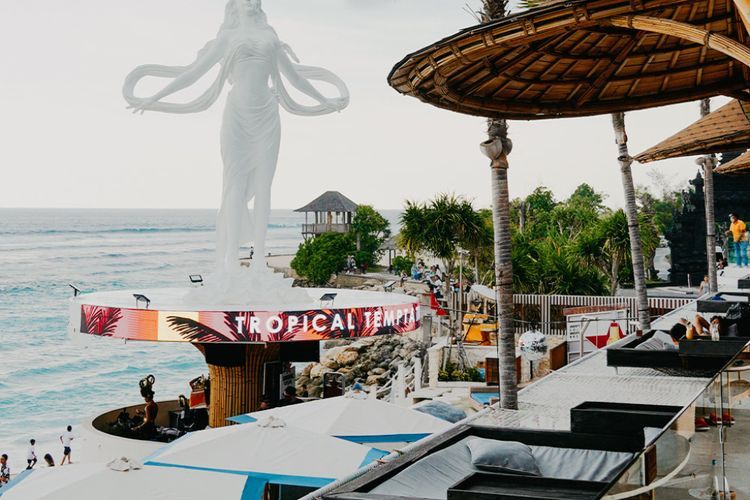 Healing di Tropical Temptation Beach Club, Tempat Seru sambil Nikmatin Cocktail Creamy 