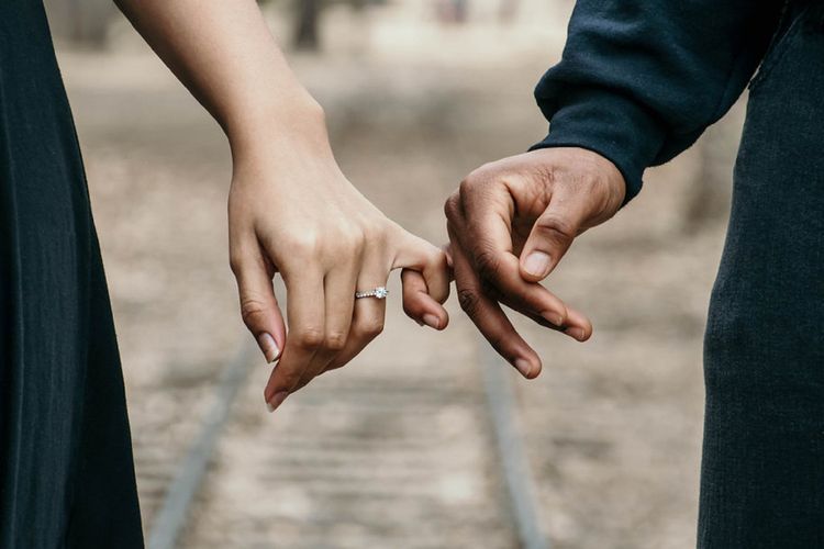 40+ Ucapan Anniversary Pacaran dan Pernikahan, Singkat Romantis!