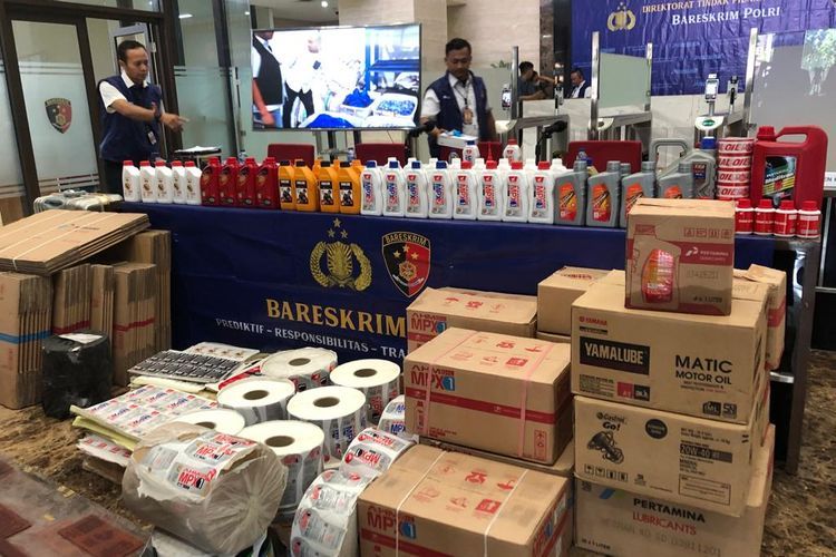 Bareskrim Bongkar Pembuatan Oli Palsu di Jatim: Diedarkan di Seluruh Indonesia!