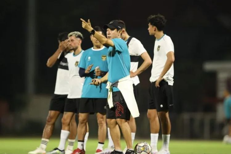 Shin Tae-yong Pimpin Latihan Timnas Jelang FIFA Matchday, Fokus Penguatan Otot