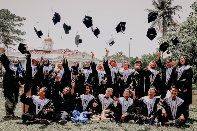 40+ Ucapan Kelulusan Sekolah dalam Bahasa Inggris dan Indonesia