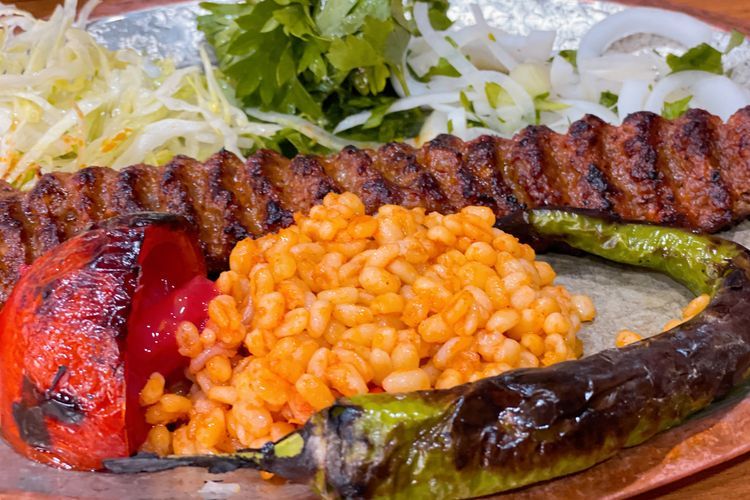 Nikmati Kelezatan Adana Kebab di Negeri Asalnya, Turki