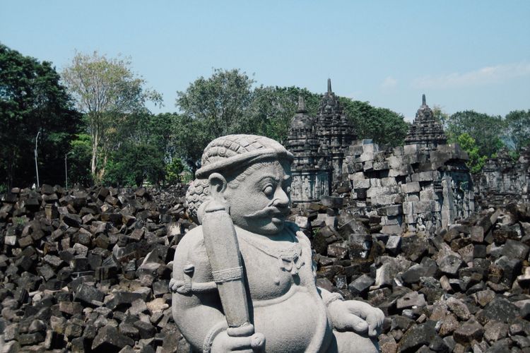 Membongkar Mitos Candi Sewu, Kekuatan Magis Arca Dwarapala yang Mencegah Bahaya