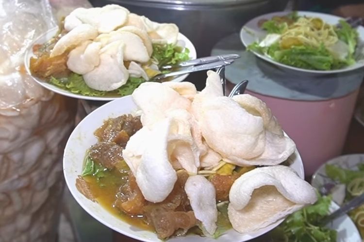 Nikmatnya Tahu Campur Pak Sadak: Kelezatan Khas Lamongan yang Menggugah Selera