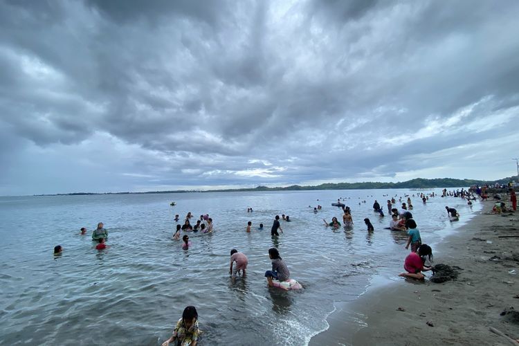 Dulu Jorok dan Kotor, Pantai Labukkang Kini Mendadak Dipenuhi Warga Sulsel