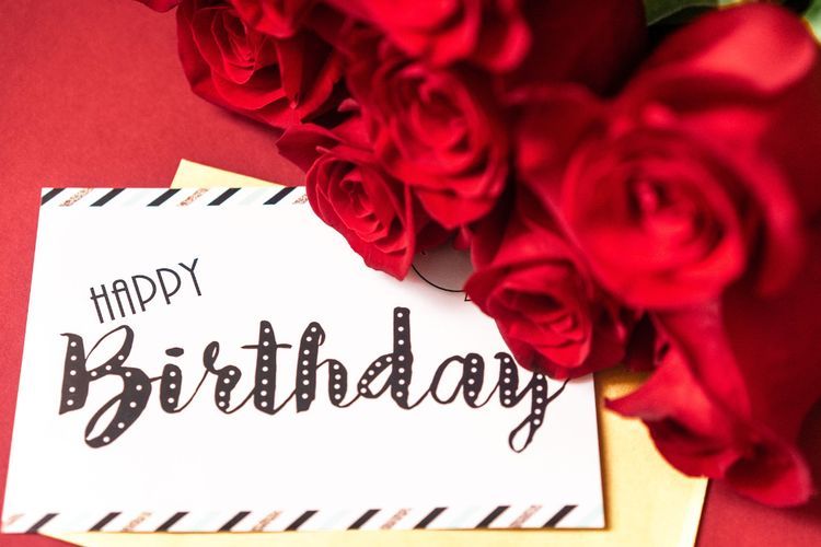15 Puisi Ulang Tahun untuk Sahabat, Pacar, dan Diri Sendiri