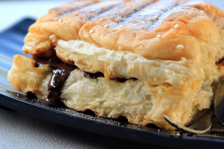 Bikin Ngiler! Ada Kuliner Unik Es Krim Isi Burger di Parepare