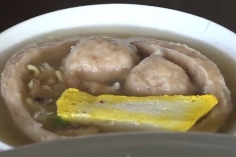 Unik! Warung Ini Jual Bakso yang Mangkoknya Bisa Dimakan