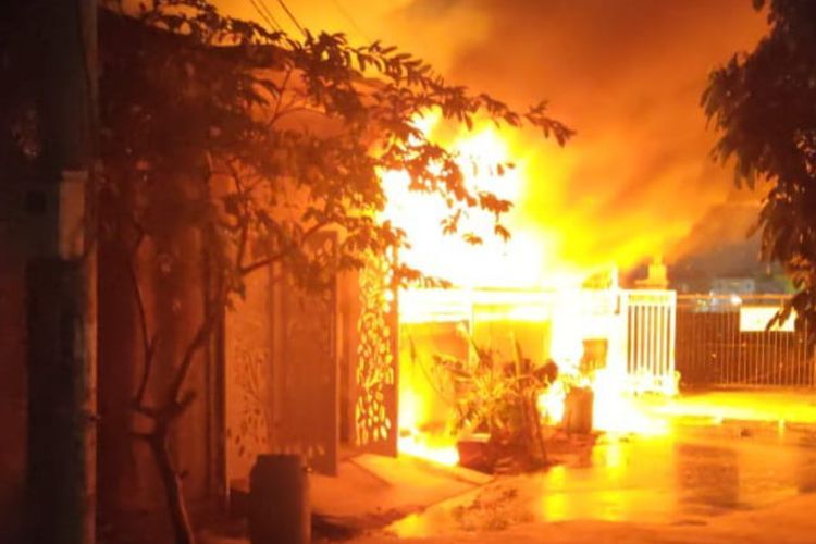 Gudang Penyimpanan Toko Sembako Ludes Terbakar, 4 Pekerja Terluka