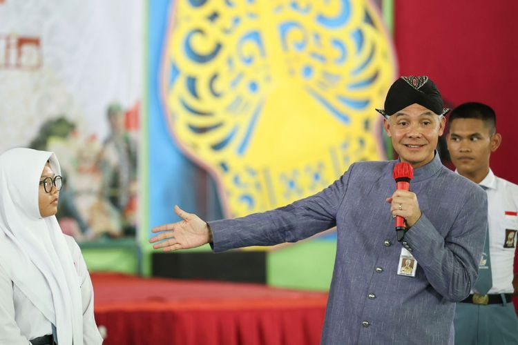 Bantu Siswa Miskin-Difabel, Ganjar Sempurnakan Sekolah Virtual