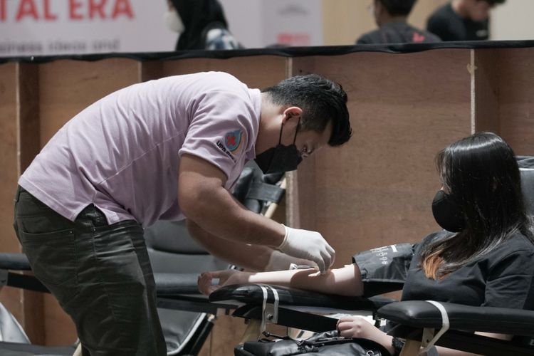 Universitas Parahyangan Bersama Sokoguru Gelar Aksi Donor Darah dan Pameran UMKM
