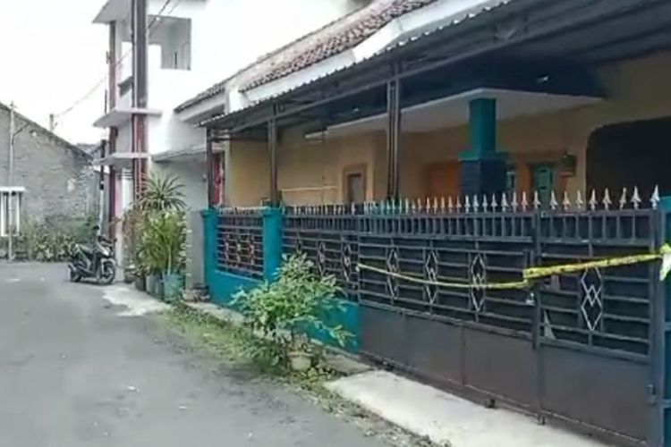 Geger! Wanita Tewas Sambil Peluk Bayi di Pati, Wajah Penuh Luka Lebam dan Gosong 
