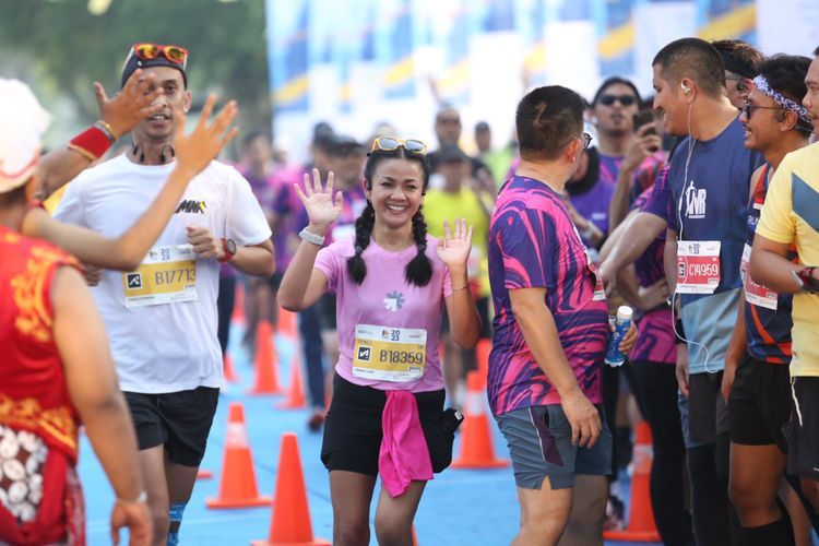 Ikut Half Marathon Pertama Kali, Nirina Zubir Raih Finish di Jogja Marathon 2023