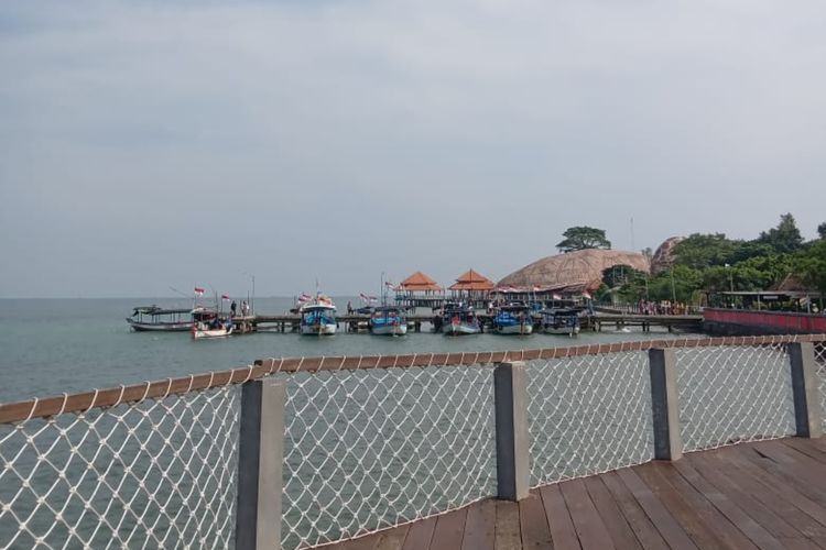 Liburan Asyik di Pantai Kartini yang Berpasir Putih, Ikonnya Kota Jepara