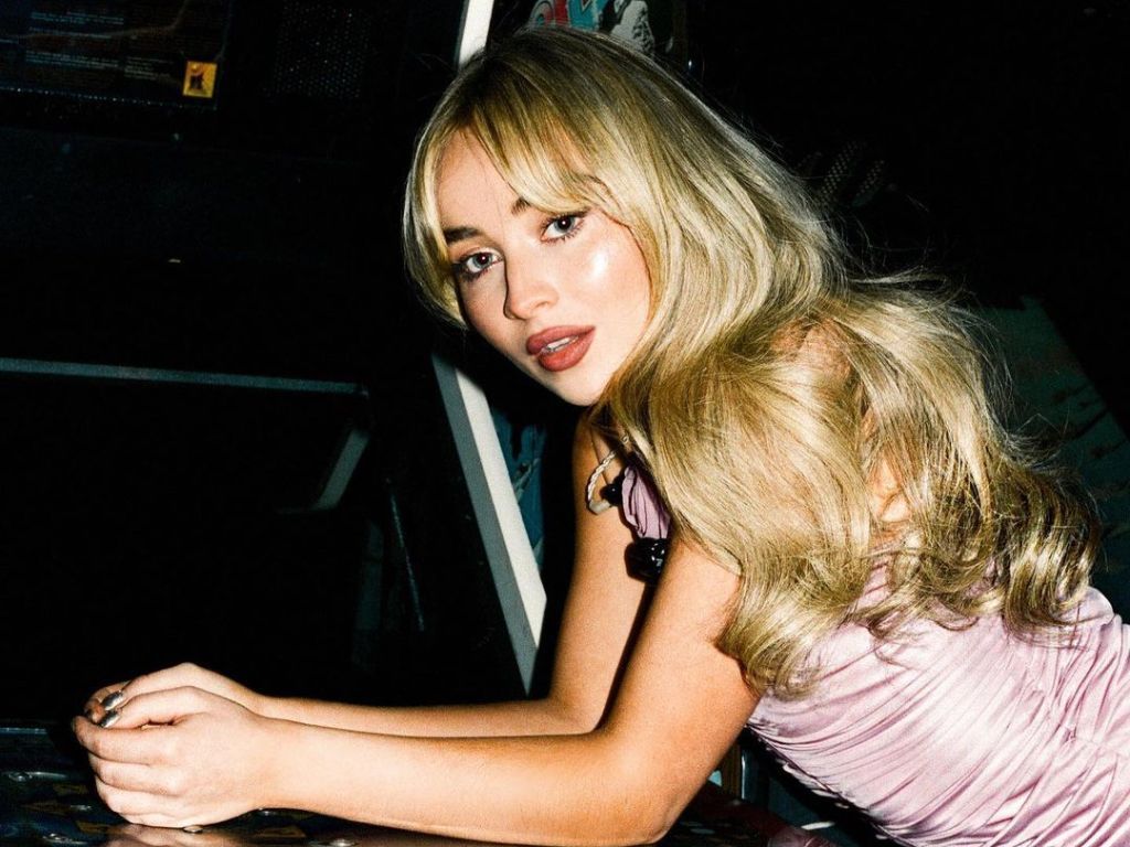 Daftar Lagu Hits Sabrina Carpenter yang Jadi Bintang Tamu di Konser Taylor Swift Singapura