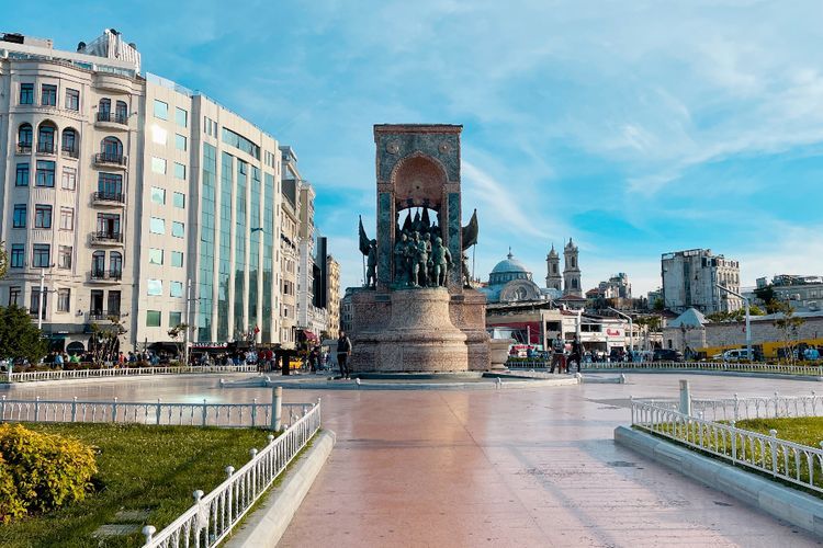 Taksim Square, Tempat Kece untuk Anak Muda Berkumpul di Istanbul