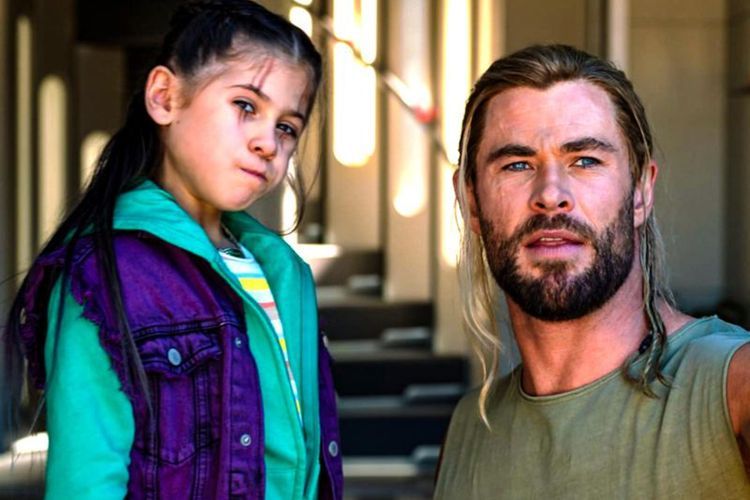 Chris Hemsworth Gak Mau Putrinya Fokus di Film: Harus Menikmati Masa Kecilnya