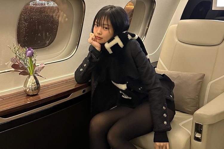 Jennie BLACKPINK Bongkar Penampilan Asli di Dalam Pesawat, Berbeda dengan saat di Bandara
