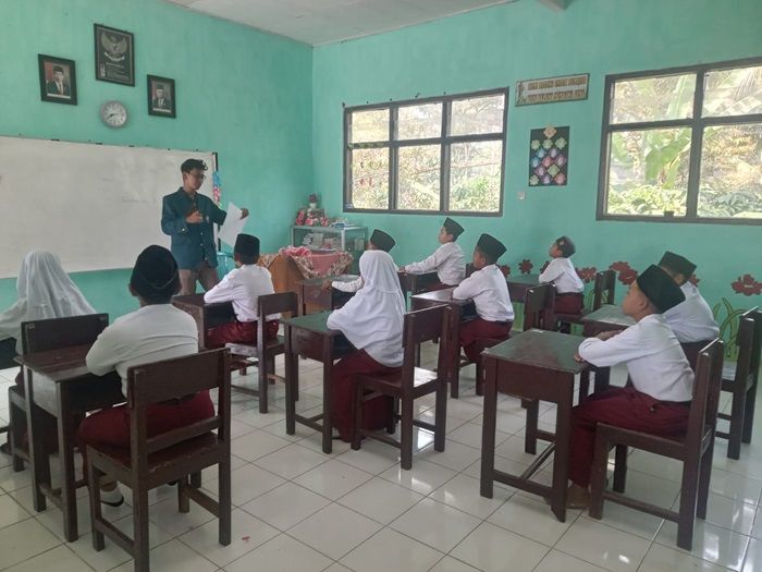 Mahasiswa KKN Undip Bantu Tingkatkan Kesadaran untuk Jaga Postur Tubuh kepada Anak-anak di Desa Plosogaden