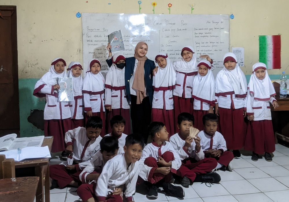 Mahasiswa KKN Tim II Undip Beri Metode Belajar Sastra dalam Peningkatan Literasi di MI Muhammadiyah Talakbroto