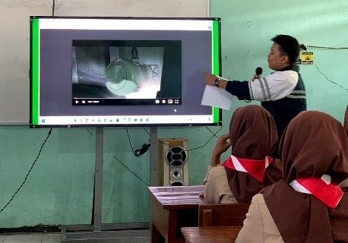Tingkatkan Jiwa Nasionalis Gen Z: Tim II KKN UNDIP Adakan Nobar Film Sejarah di MTsN 3 Sragen