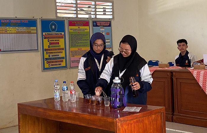 Mahasiswa Undip Uji Kelayakan Air di Desa Botolambat untuk Pastikan Air Aman Dikonsumsi