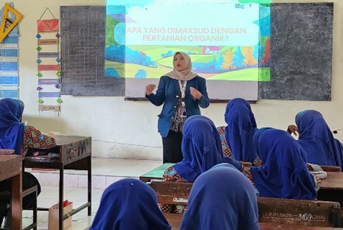 Bangun Generasi Muda Peduli Lingkungan, Mahasiswa KKN Undip Berikan Edukasi Pertanian Organik pada Siswa SMPN 1 Tegalrejo