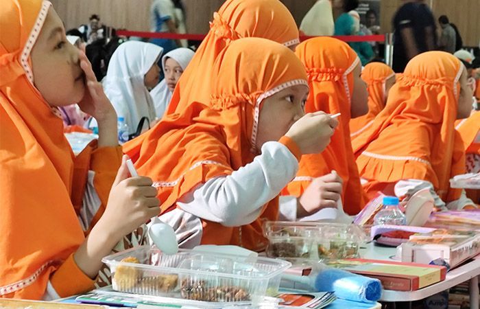 Universitas Jember dan Bapanas Pecahkan Rekor MURI Sarapan Bergizi Bersama 1000 Pelajar