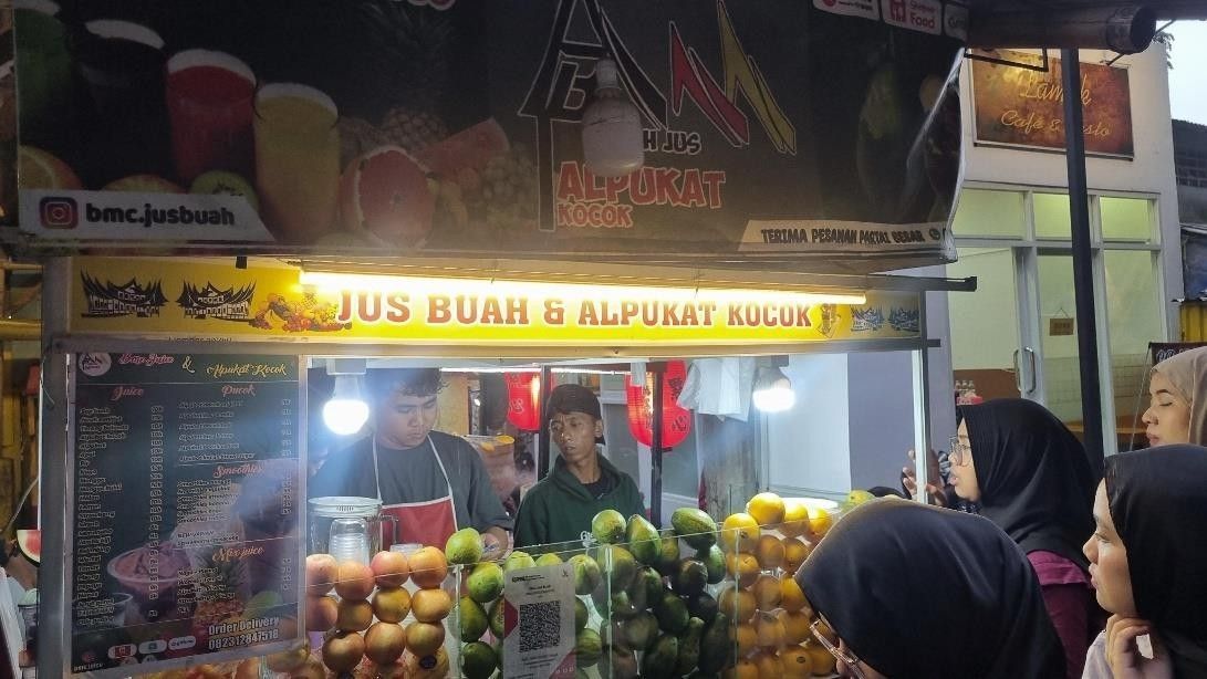 Mencicipi Jus Buah Andalan Mahasiswa Telkom Se-Bandung, Tempat Nongkrong Sehat Anak Kampus