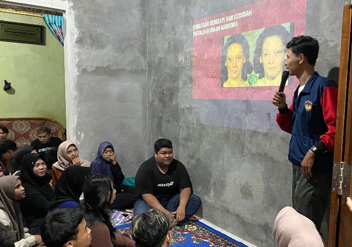 Gandeng Karang Taruna Aremba, Mahasiswa KKN UPGRIS Lakukan Sosialisasi Anti Narkoba 