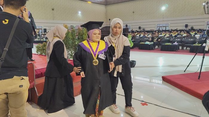 Unik! Kampus Swasta Jember Terima 280 Mahasiswa Difabel, Hari Ini Belasan Diantaranya Wisuda Sarjana