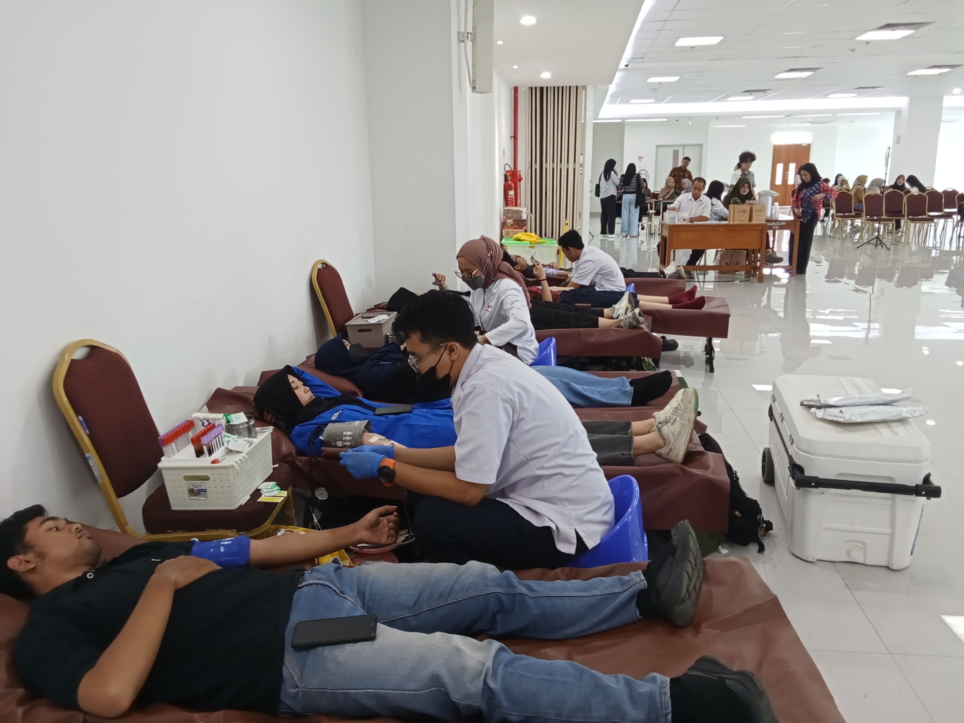  Gaya Hidup Sehat Lewat Donor Darah Howell Expo Politeknik Negeri Jakarta: Setetes Darah, Sejuta Harapan