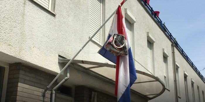 Gantung Tas Sekolah di Depan Rumah Jadi Tradisi Unik Orang Belanda Rayakan Kelulusan SMA