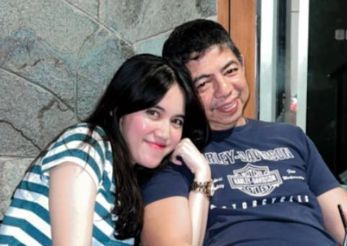 Kasih Sayang Seorang Ayah Tenangkan Putrinya saat Down Bikin Terharu: Papa akan Ada di Belakang Kamu