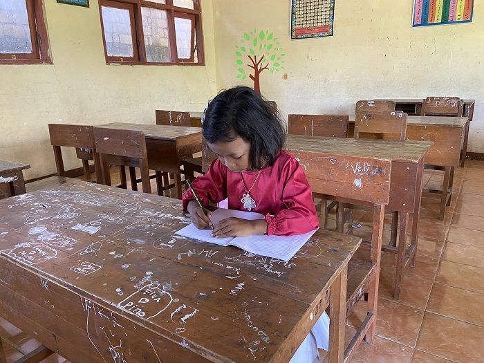 Melihat Semangat Ira, Satu-satunya Siswa Baru yang Mendaftar di SDN Setono Ponorogo
