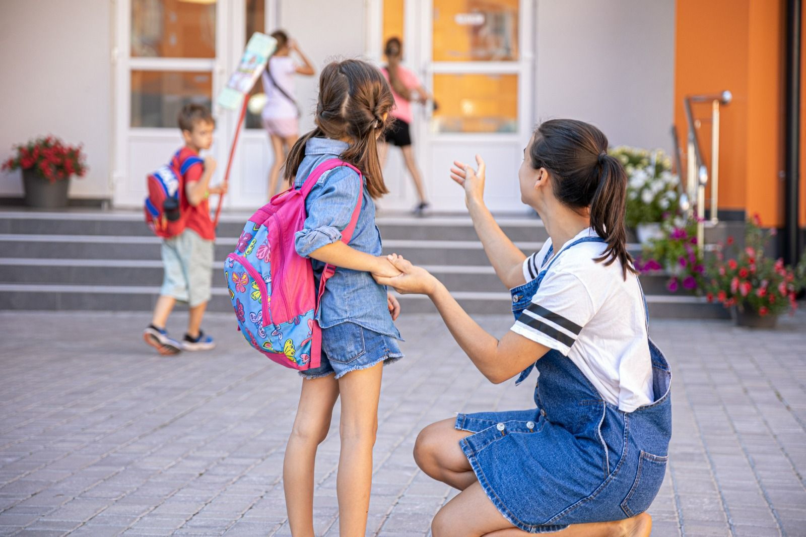 Let's Go To School! 4 Perlengkapan yang Wajib Dibawa si Kecil ke Sekolah